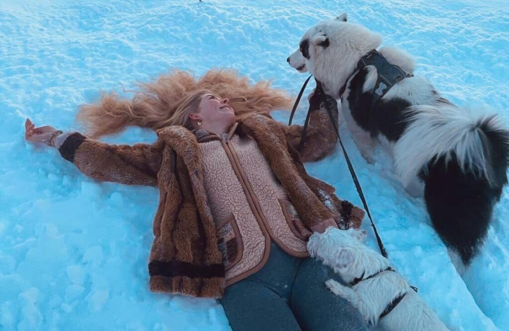 Koertetreener Marii Sisask koos oma hoiukoertega